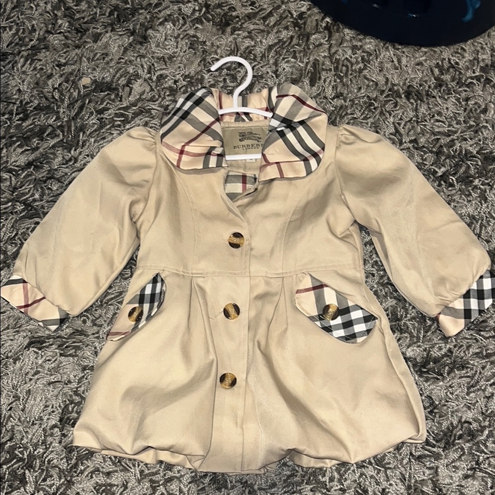 Burberry Tan and Black Raincoat with Classic Design